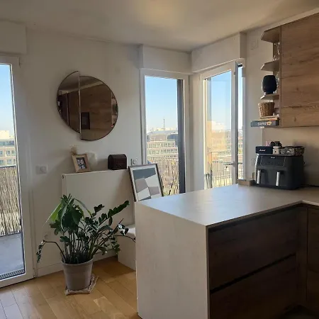 Eiffel Tower View Penthouse アパート