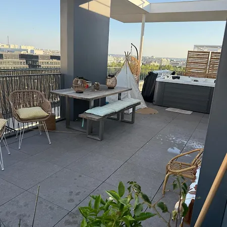 Eiffel Tower View Penthouse * クリシー